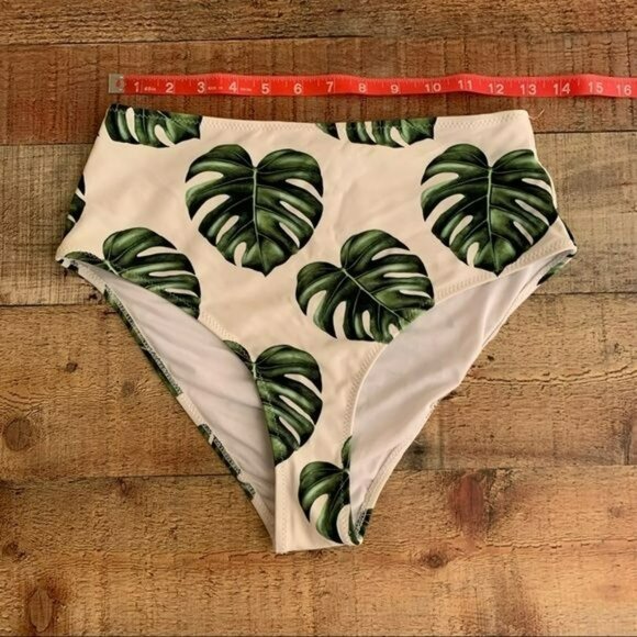 Cupshe two piece cheeky bikini bottom with banana tropical palm leaf in green an - Picture 4 of 9